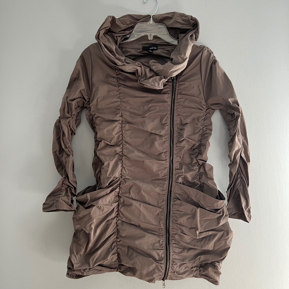Sun Kim ME103‎ Ruched Lagenlook Zip Front Jacket Taupe XS USA Wire Collar